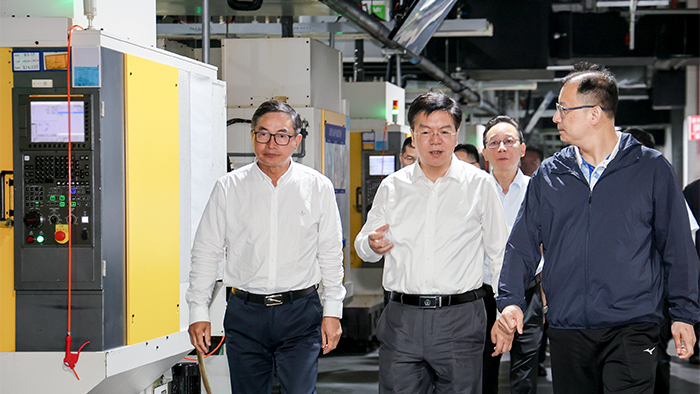 李晖深入企业开展走访服务